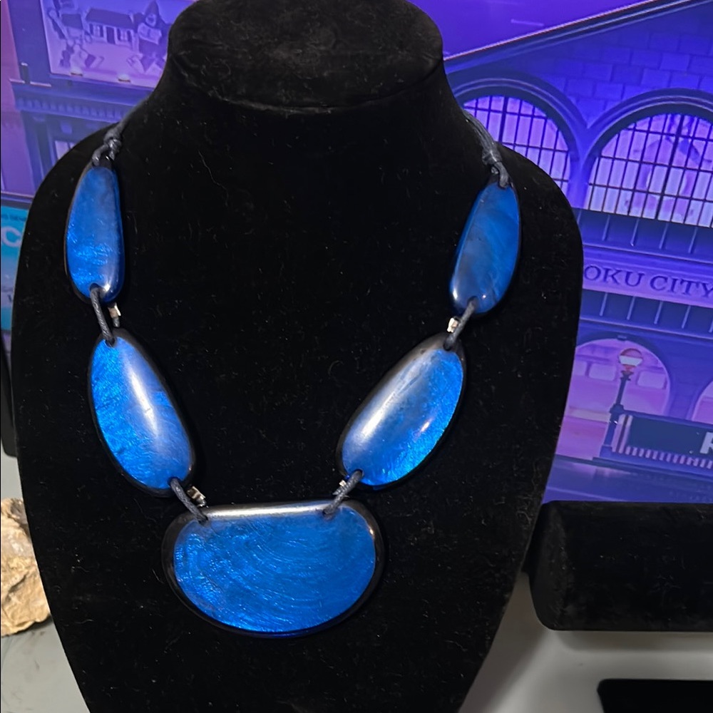 Elegant Blue Necklace